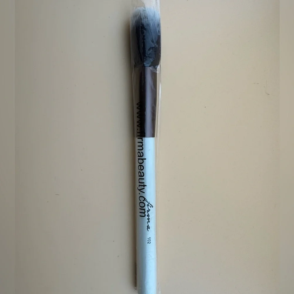 Make Up Bundle Eyeshadow Lip Treatment Brushes
Set of 6 - Picture 7 of 14